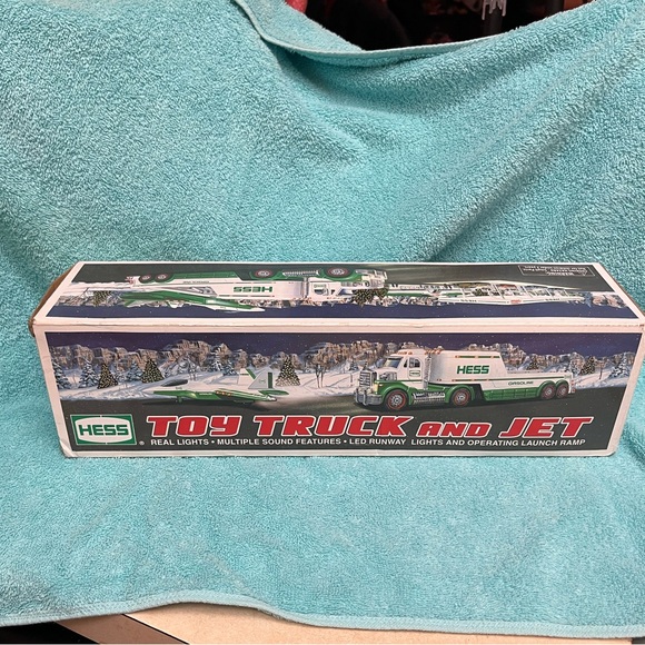 HESS 2010 TOY TRUCK AND JET. Excellent Condition - Picture 11 of 13